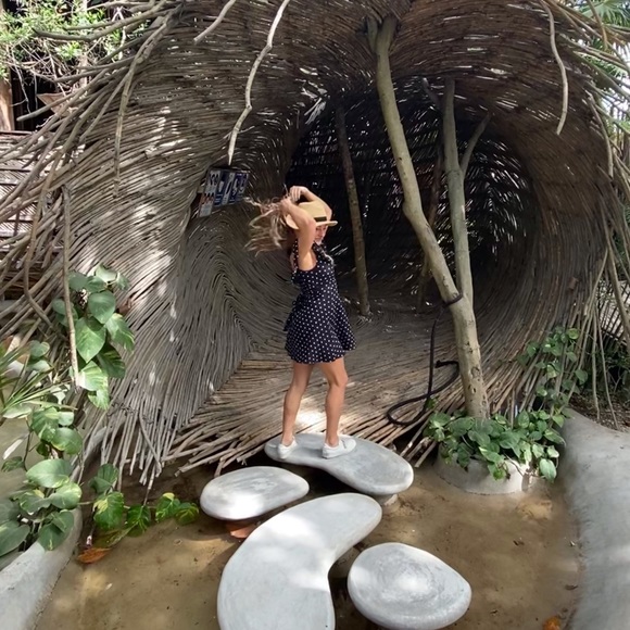 Meet your Posher, Alexis - Picture 2 of 3